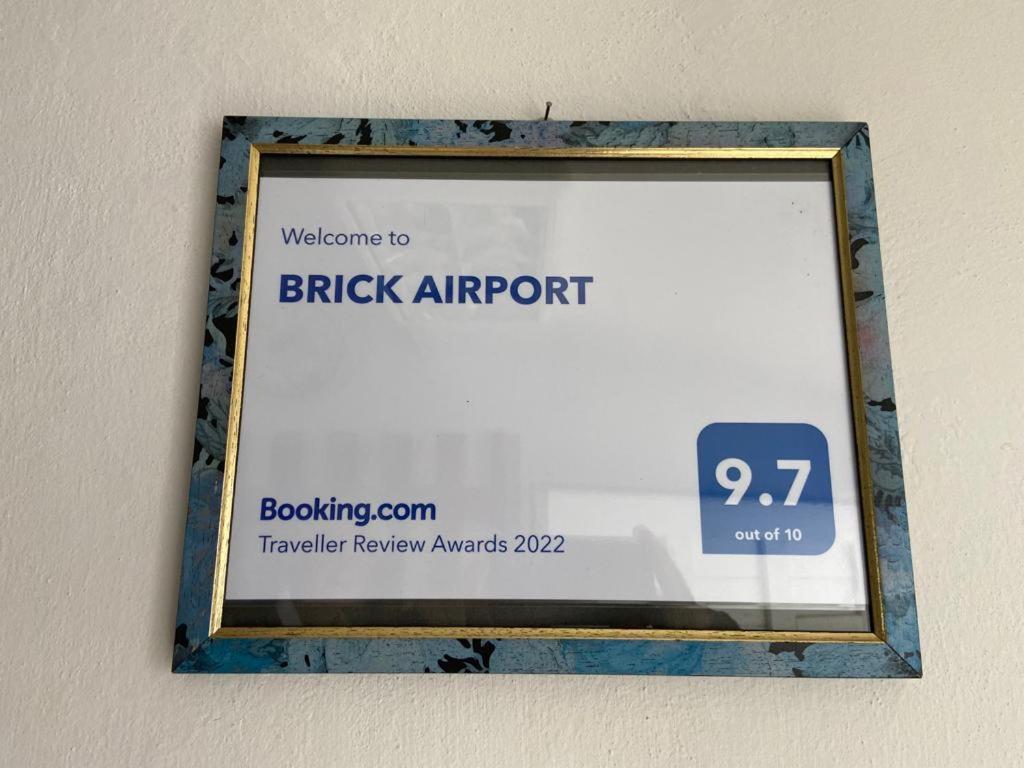 Brick Airport Leilighet Cristian  Eksteriør bilde